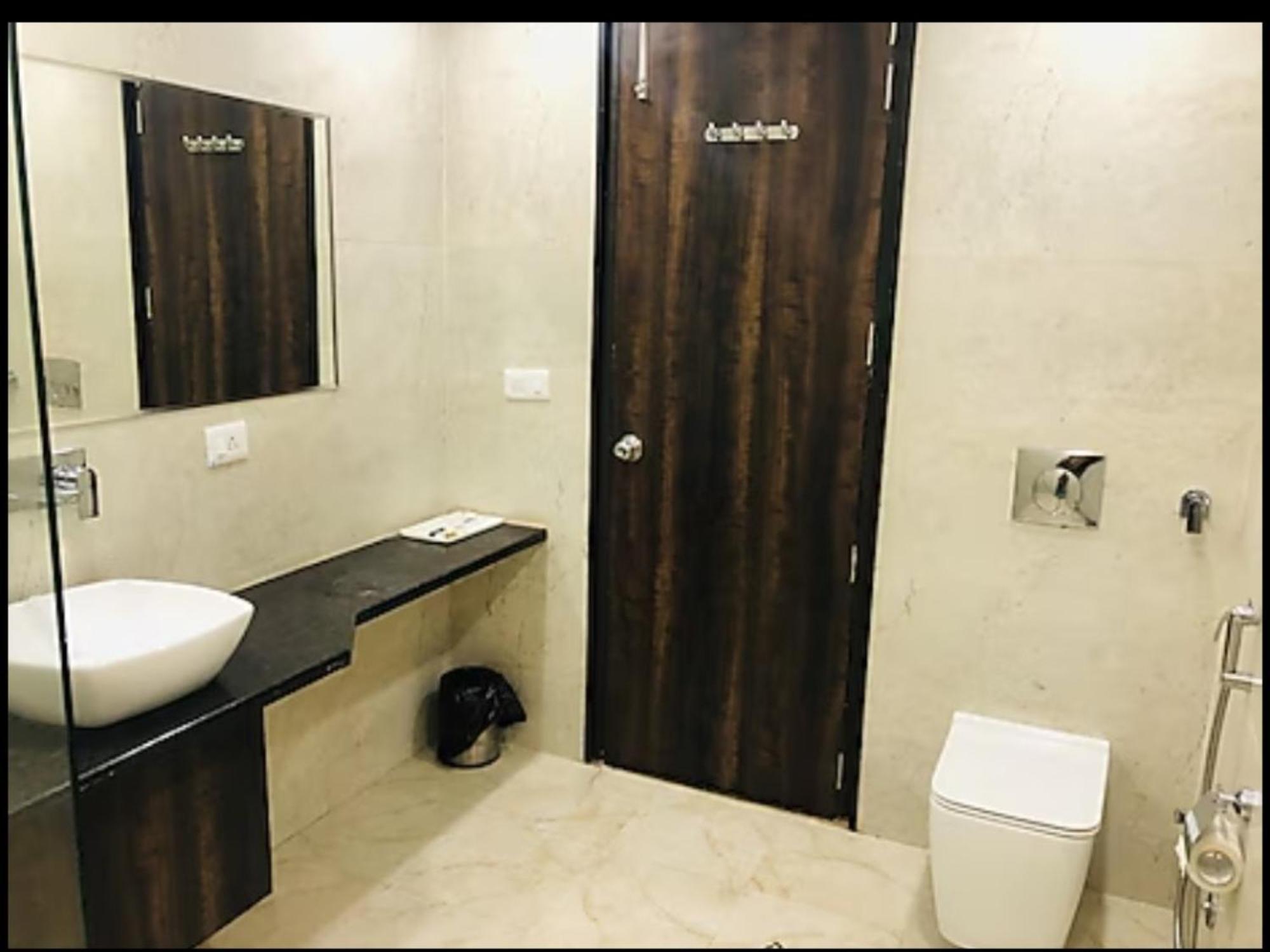 Hotel Royal Palace Hapur Esterno foto