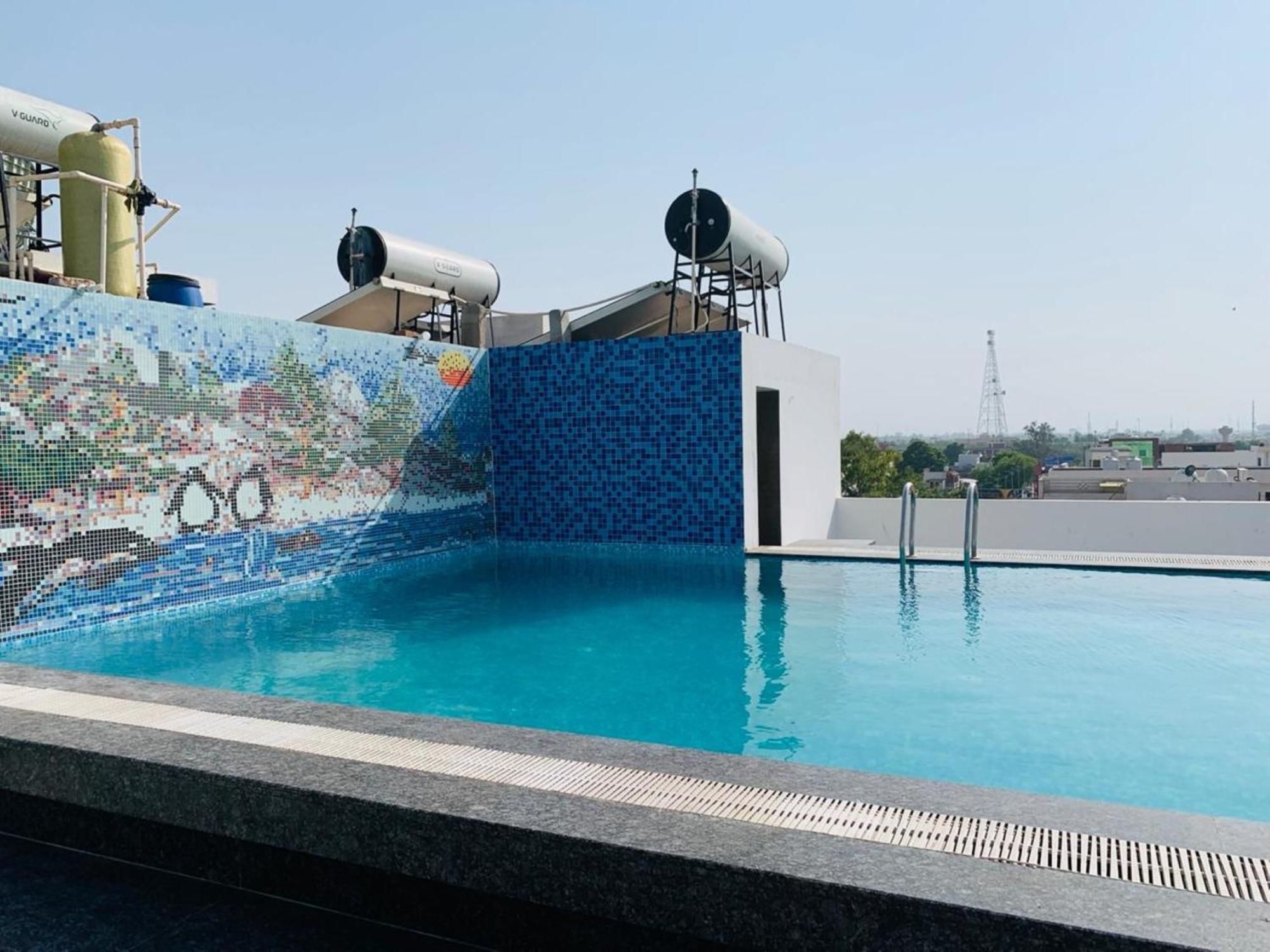 Hotel Royal Palace Hapur Esterno foto